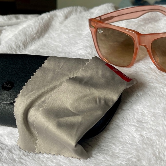 RayBan sunglasses. Wayfarer pink translucent - Picture 2 of 3